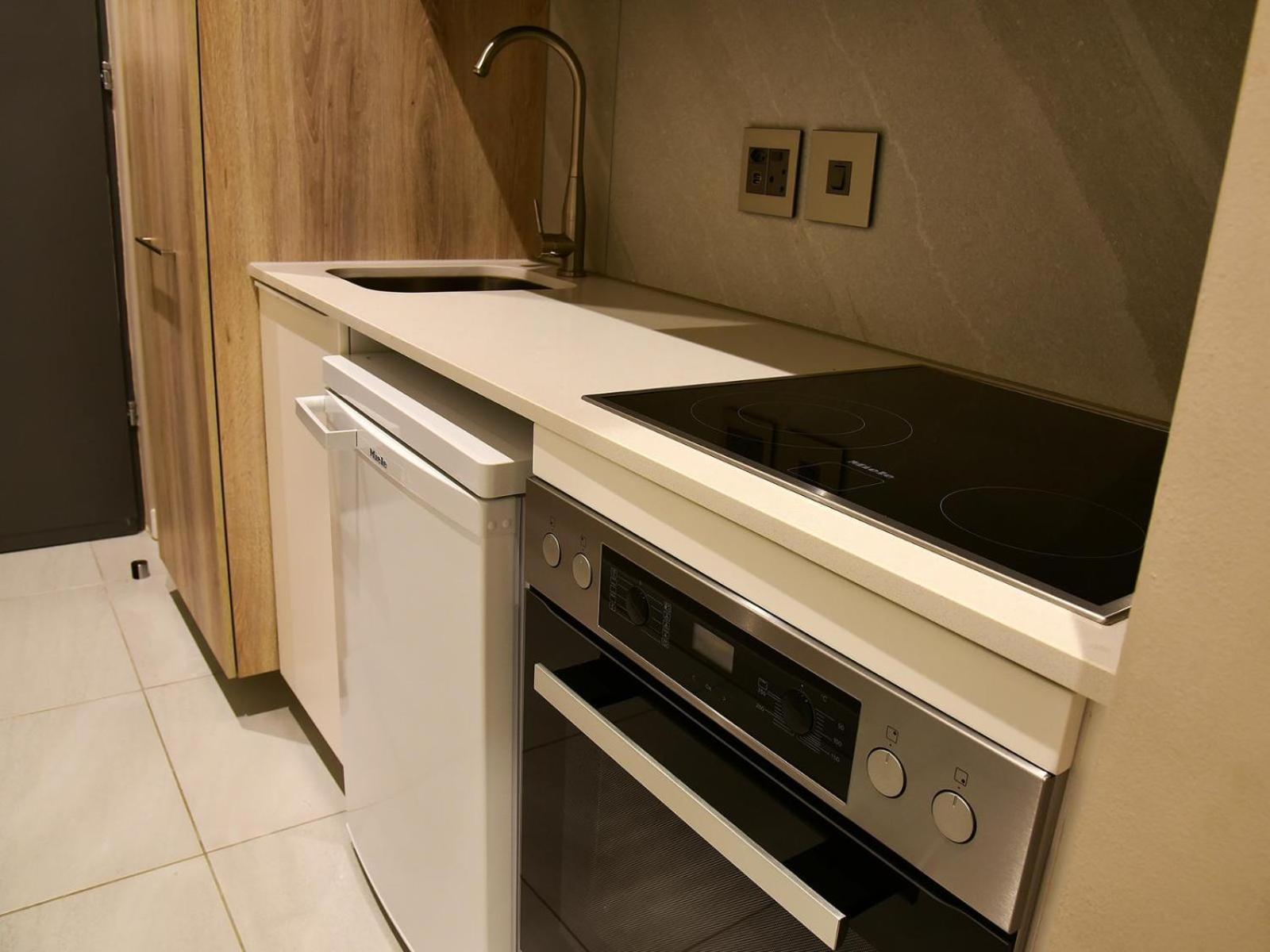 Menlyn Maine Luxury Rentals Pretoria Room photo